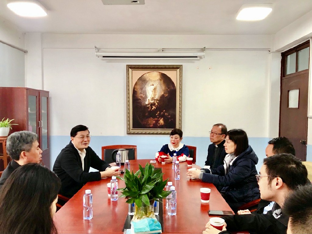 杨浦和平堂庆祝本堂瞻礼1-09451682396~1.jpg