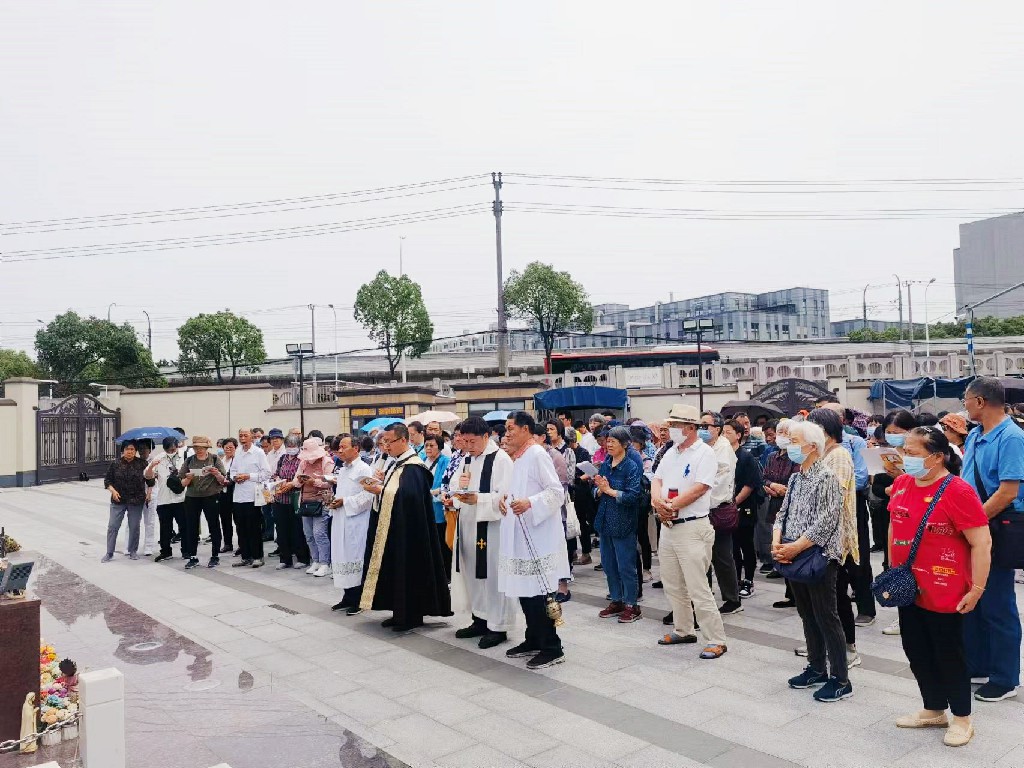 闵行区七宝天主堂佘山朝圣活动2-15244323608~1.jpg