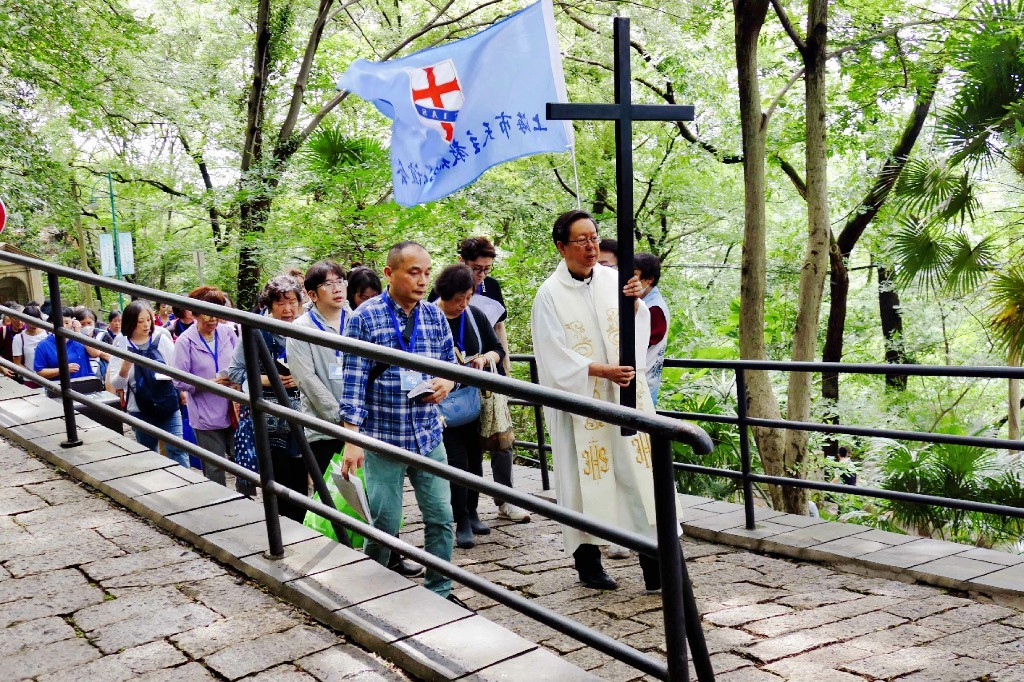 知联会佘山朝圣拜苦路-17081262662~1.jpg