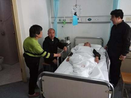 送温暖 显爱心-02-a25e4b5e-b12b-4a19-a359-ca5c5b2d9483~1.jpg